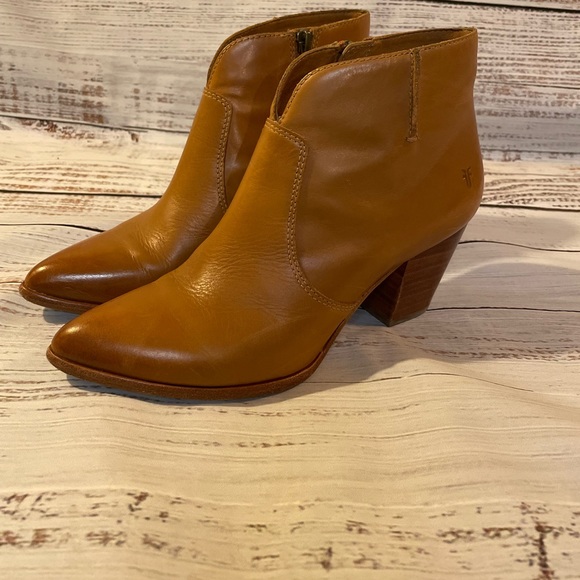Frye Judith zip booties size 7.5 - Picture 1 of 5